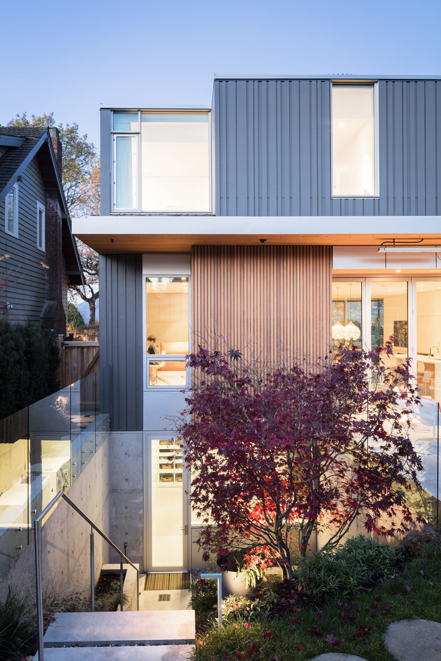 Back view of a contemporary custom house in Vancouver.